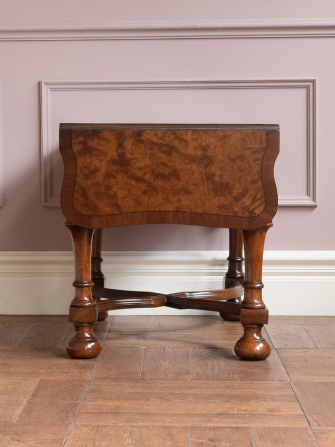 折り畳み式テーブルの反対側