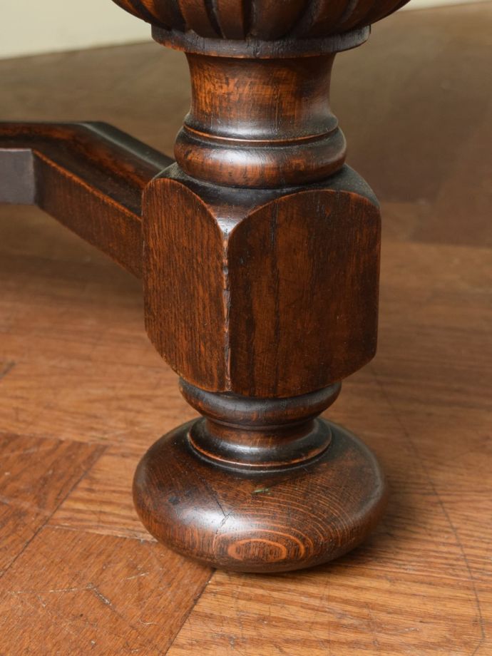 アンティークテーブルの脚