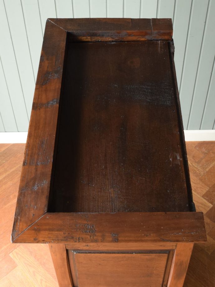 キャビネットの天板