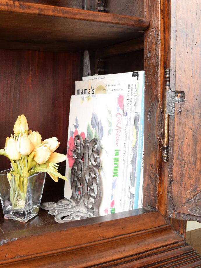 収納たっぷりのキャビネット