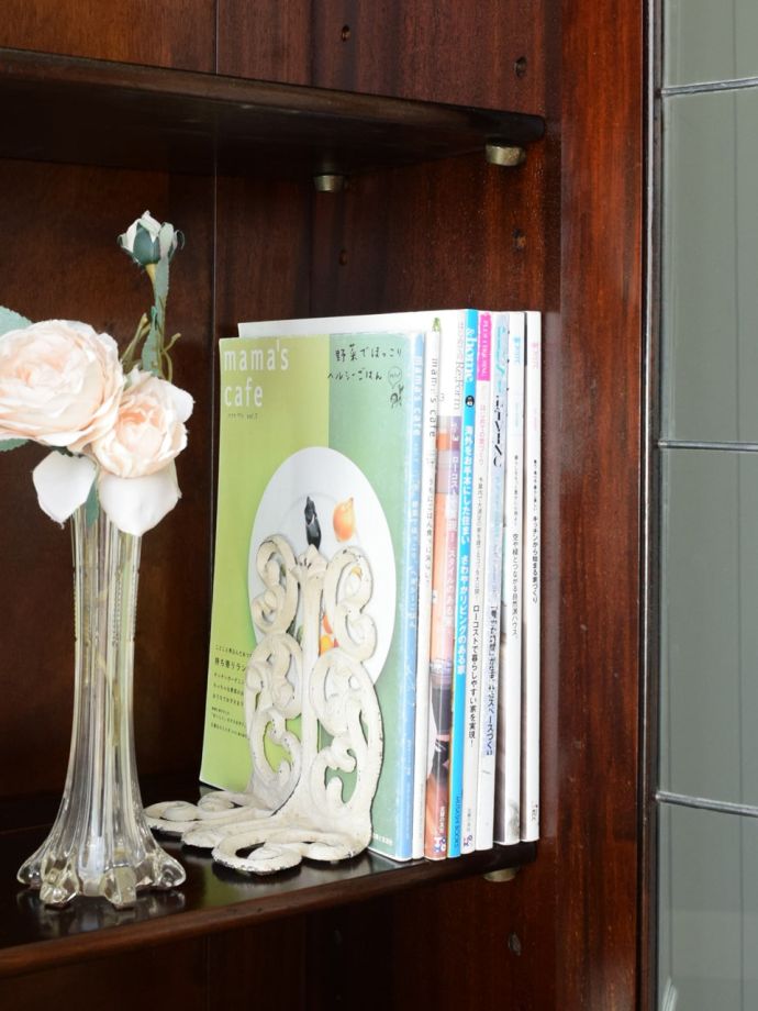 キャビネットの扉の中