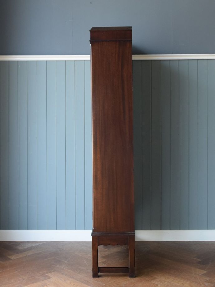 キャビネットの側面