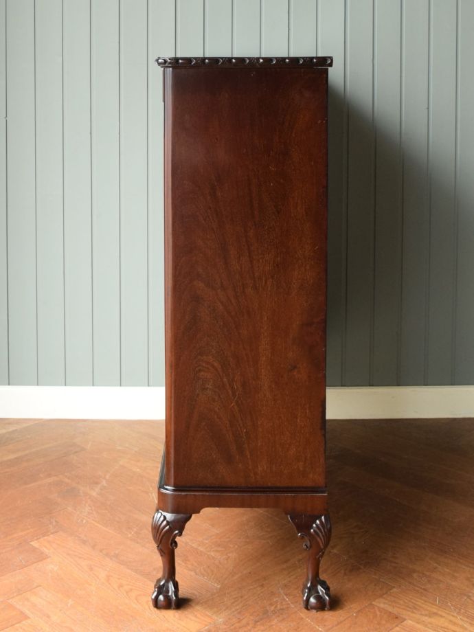 キャビネットの側面