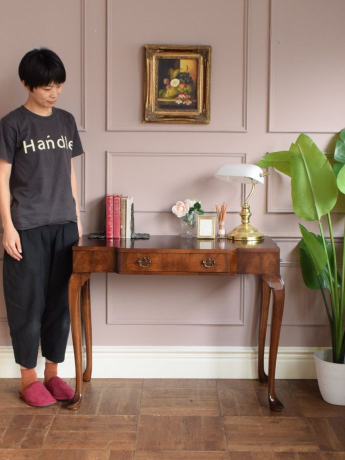 英国アンティークのデスク