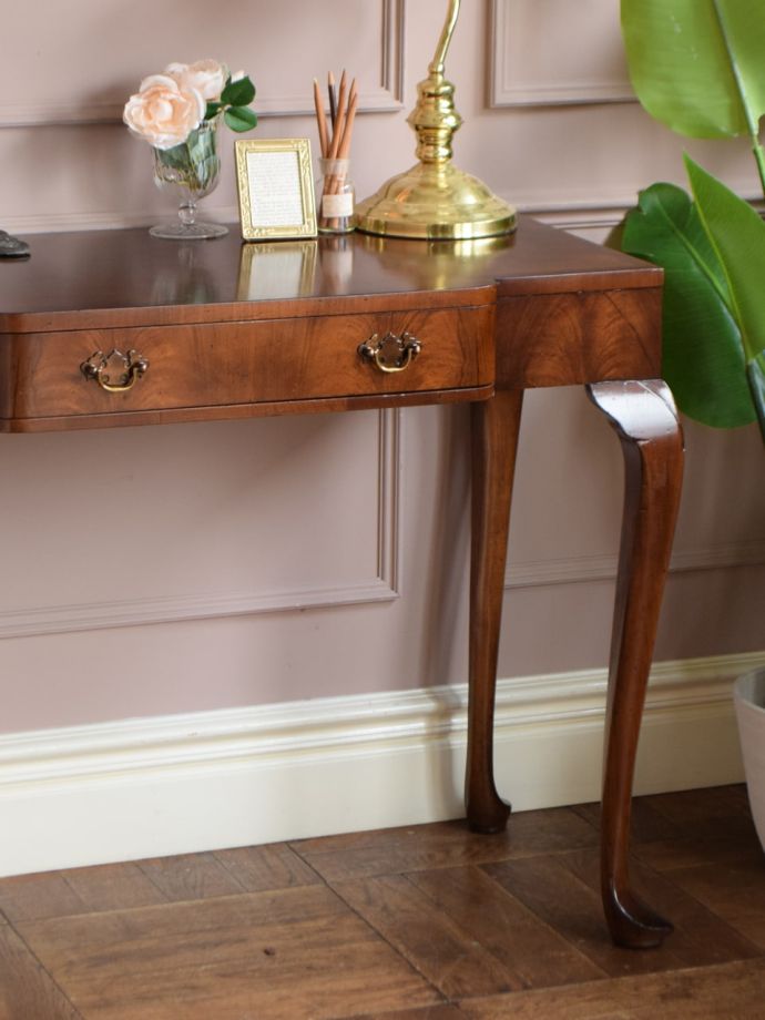 アンティークデスクの美しい木目