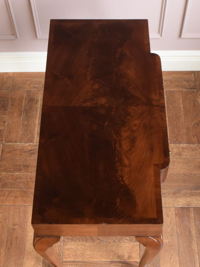 書斎机の美しい天板