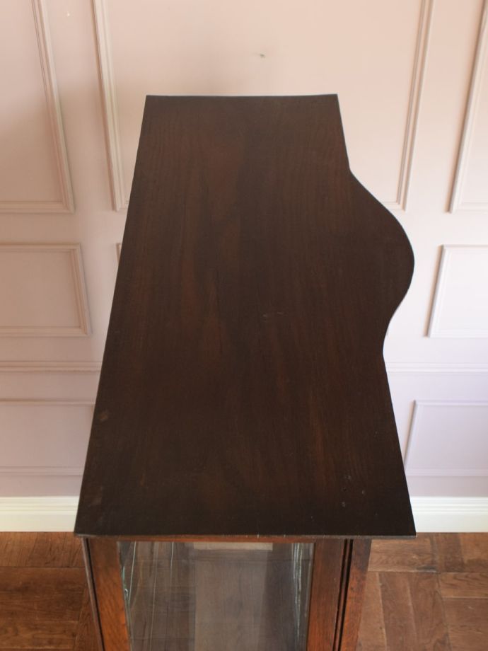 キャビネットの天板