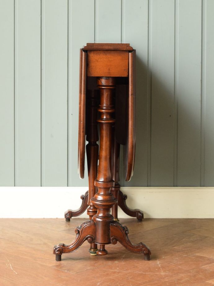 折り畳み式テーブルの側面