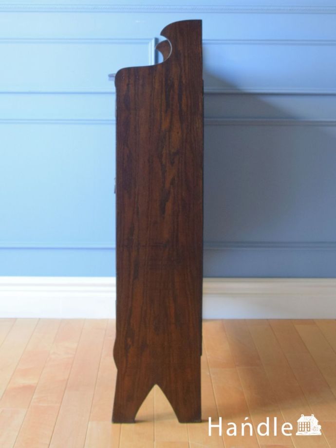 キャビネットの側面