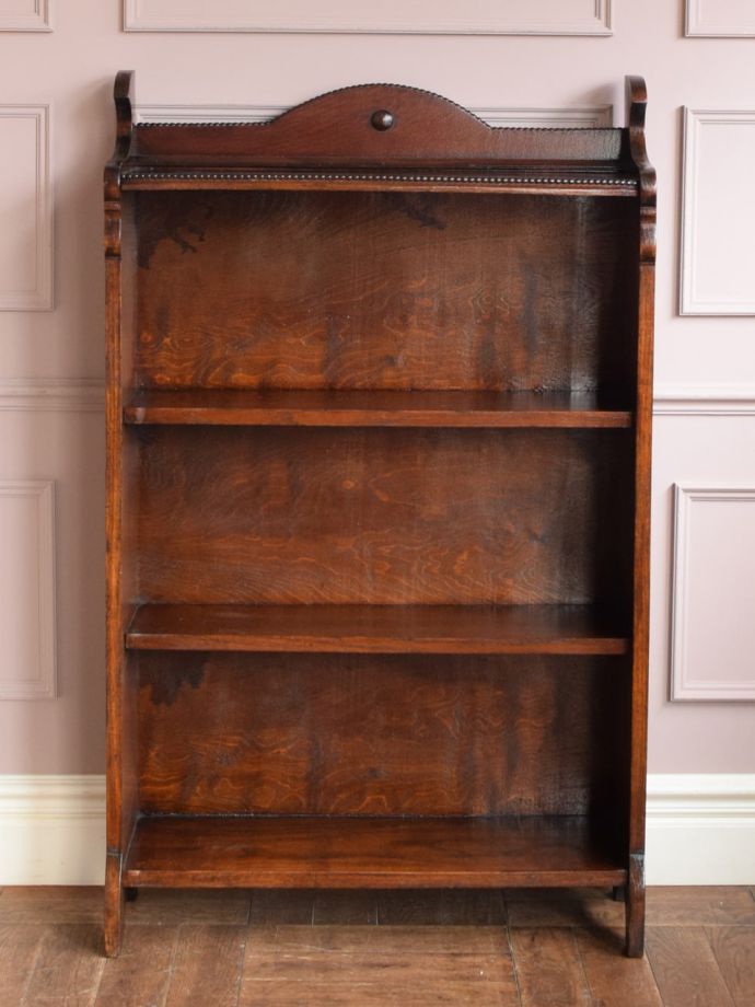 イギリスから届いたおしゃれな本棚、オーク材のアンティークブック