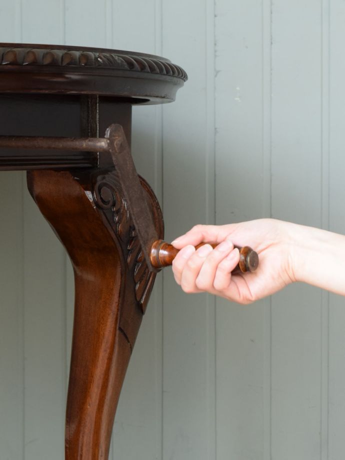 英国アンティークの美しい伸長式テーブル、クイーンアン様式の