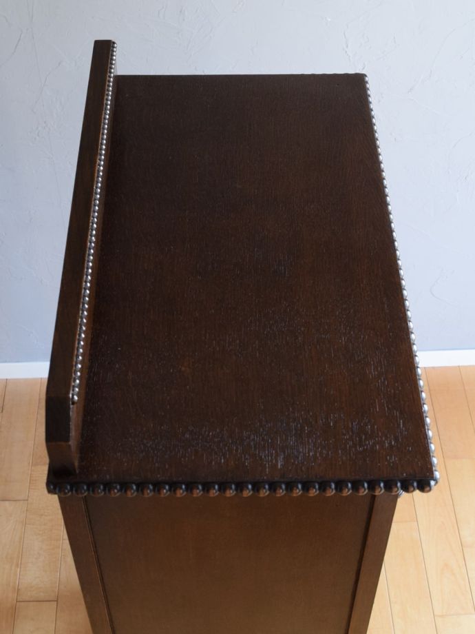 アンティークキャビネットの天板