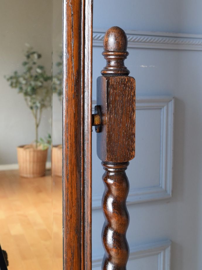 シュバルミラーの装飾