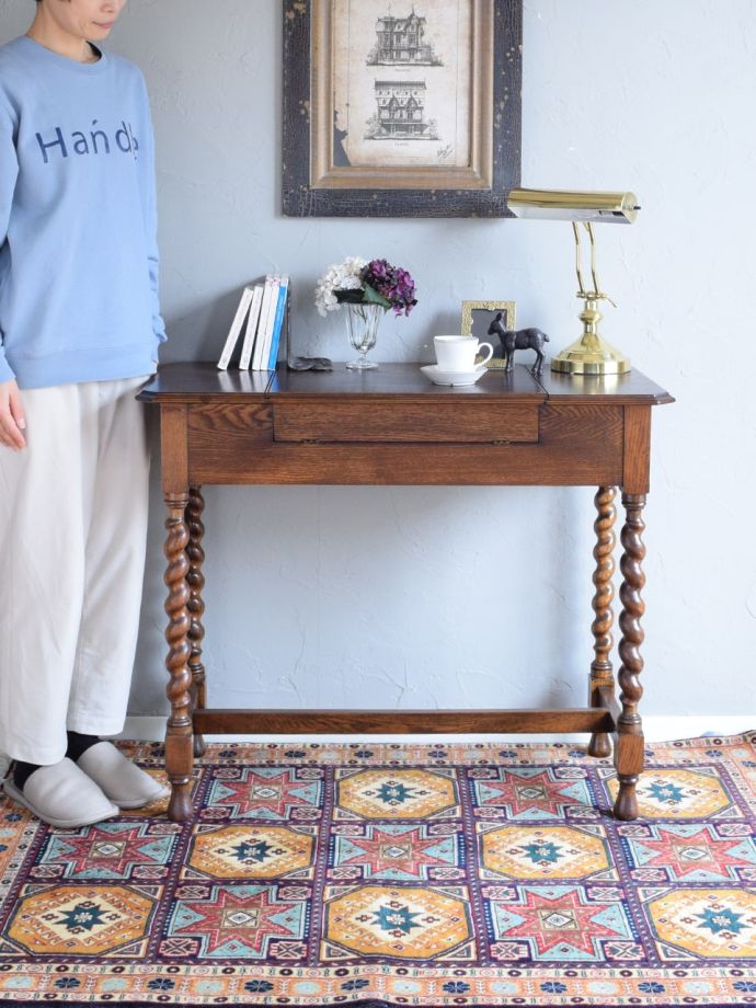 英国アンティークのデスク