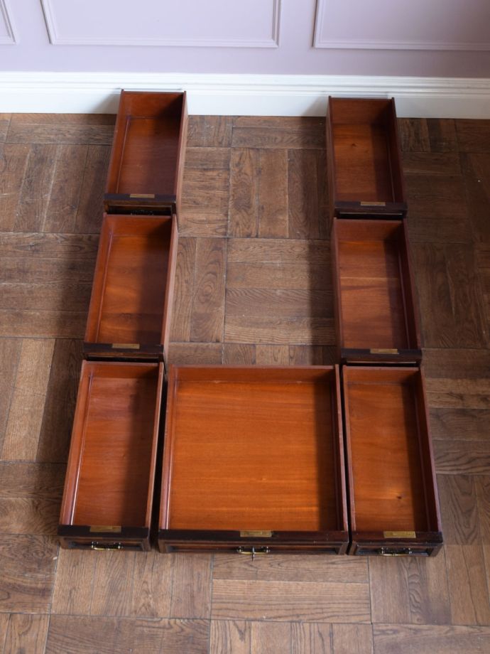 英国から届いたローズウッド材の書斎机、1900年代のアンティークデスク