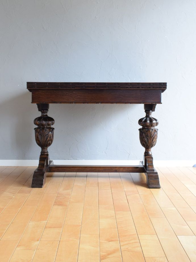 伸長式テーブルの側面