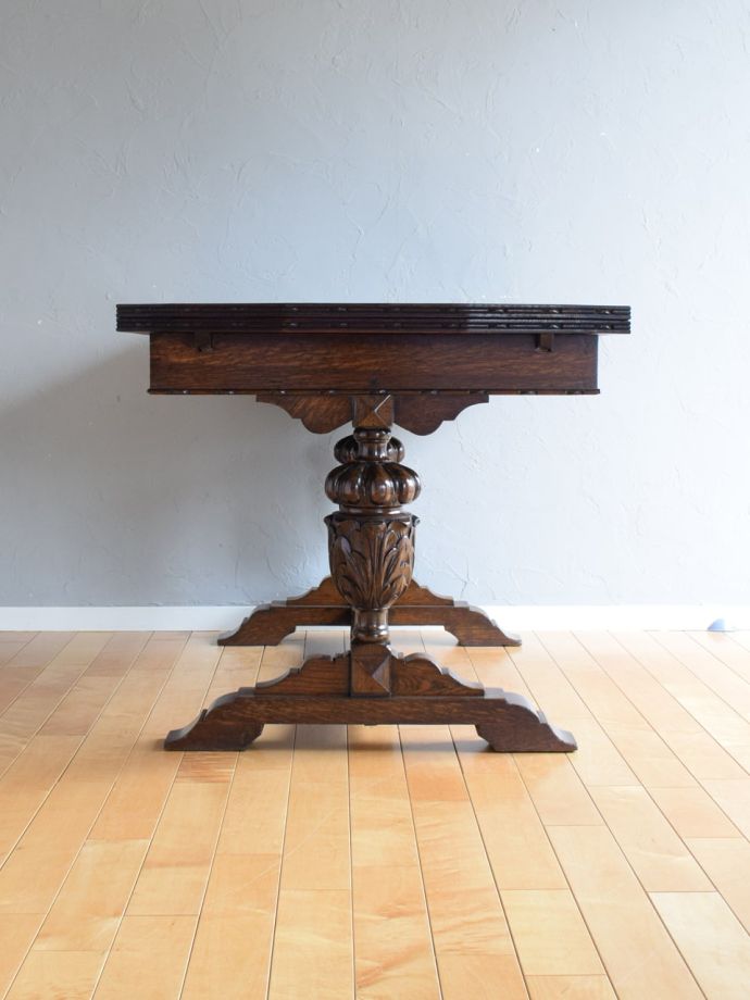 ドローリーフテーブルの横顔