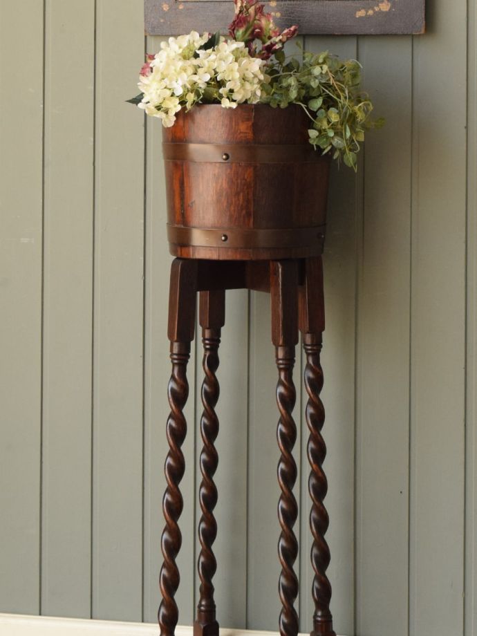 英国のアンティーク家具らしいデザイン