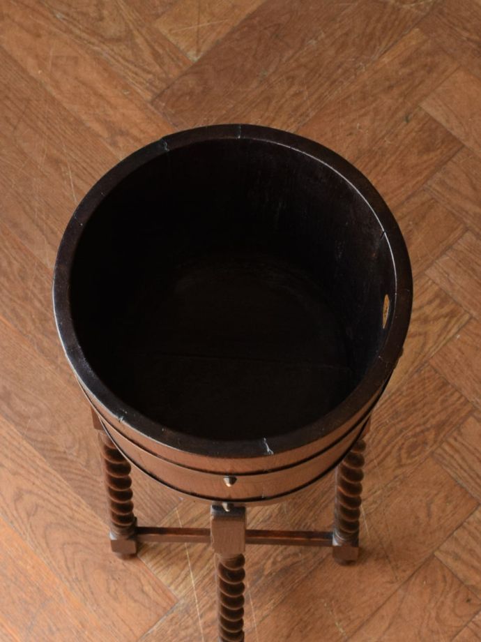 アンティークのプランツスタンドの天板
