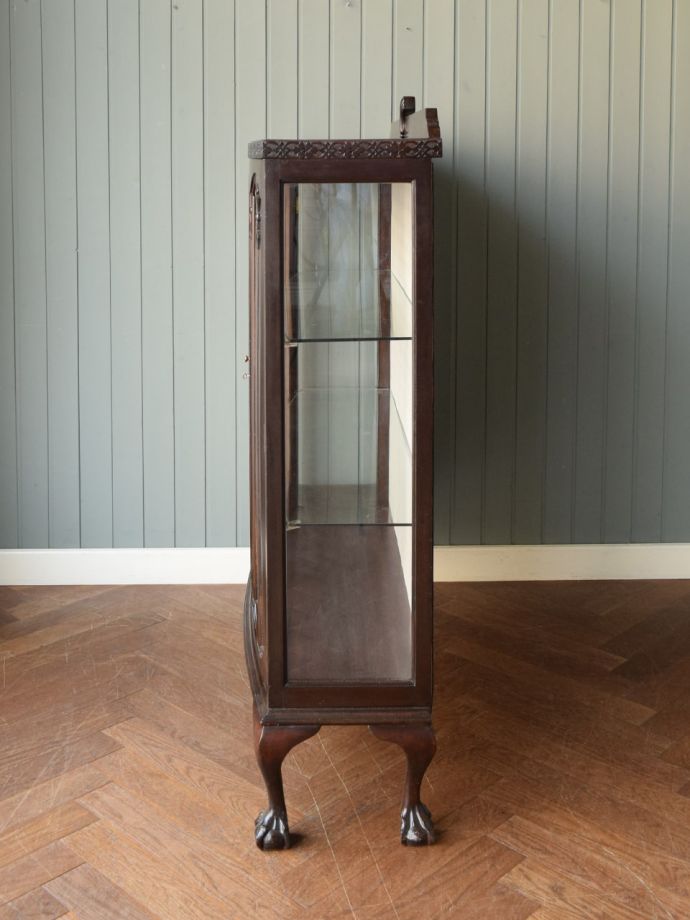 キャビネットの側面