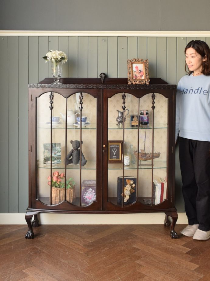 英国アンティークのガラスキャビネット