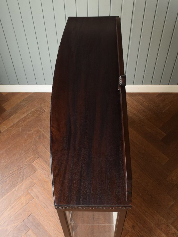 アンティークキャビネットの天板