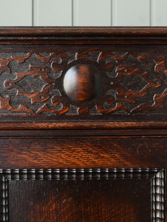 アンティーク家具の装飾