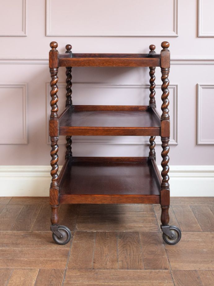 アンティークワゴンの側面