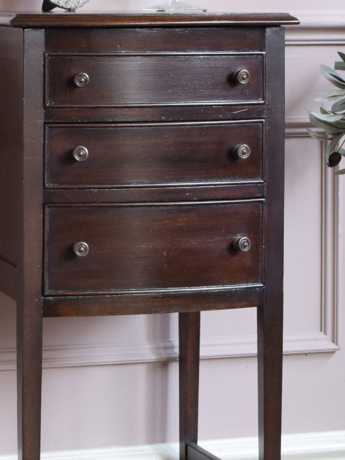 アンティークチェストの美しい木目