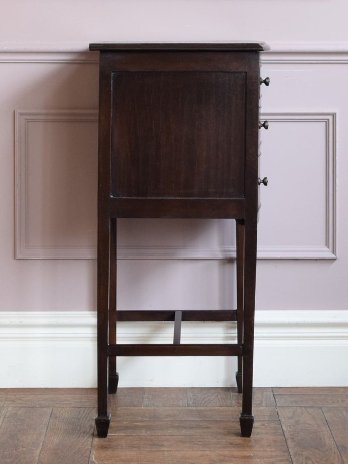 チェストの側面