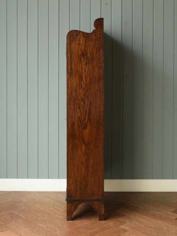 アンティークキャビネットの側面