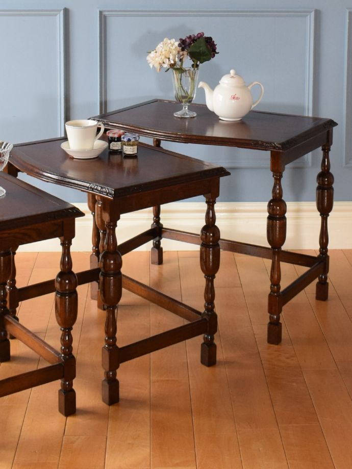 おしゃれなネストテーブル