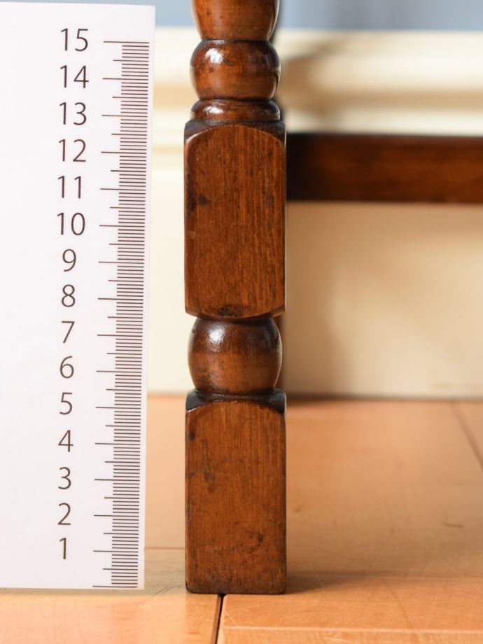 アンティークテーブルの脚