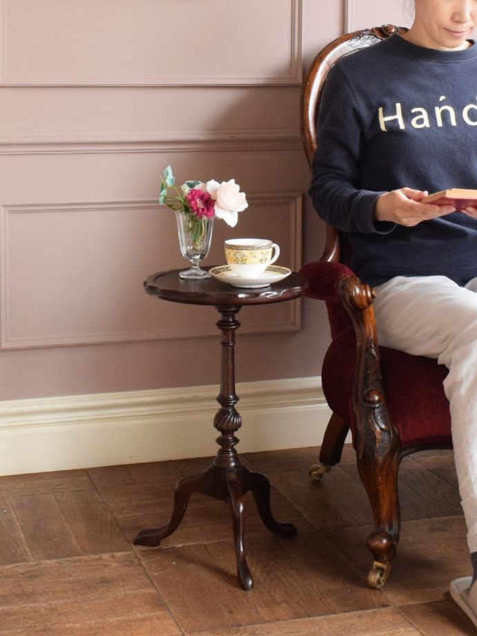 アンティークのワインテーブル