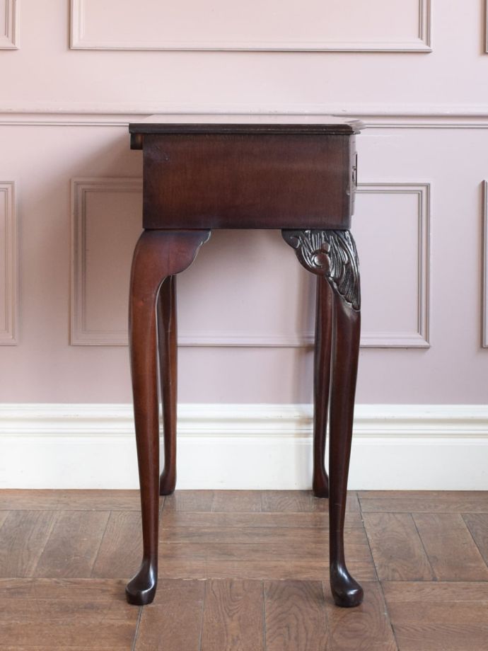 書斎デスクの側面