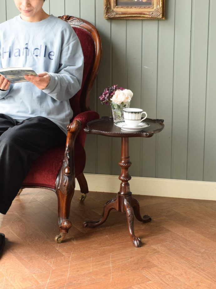 アンティークのワインテーブル