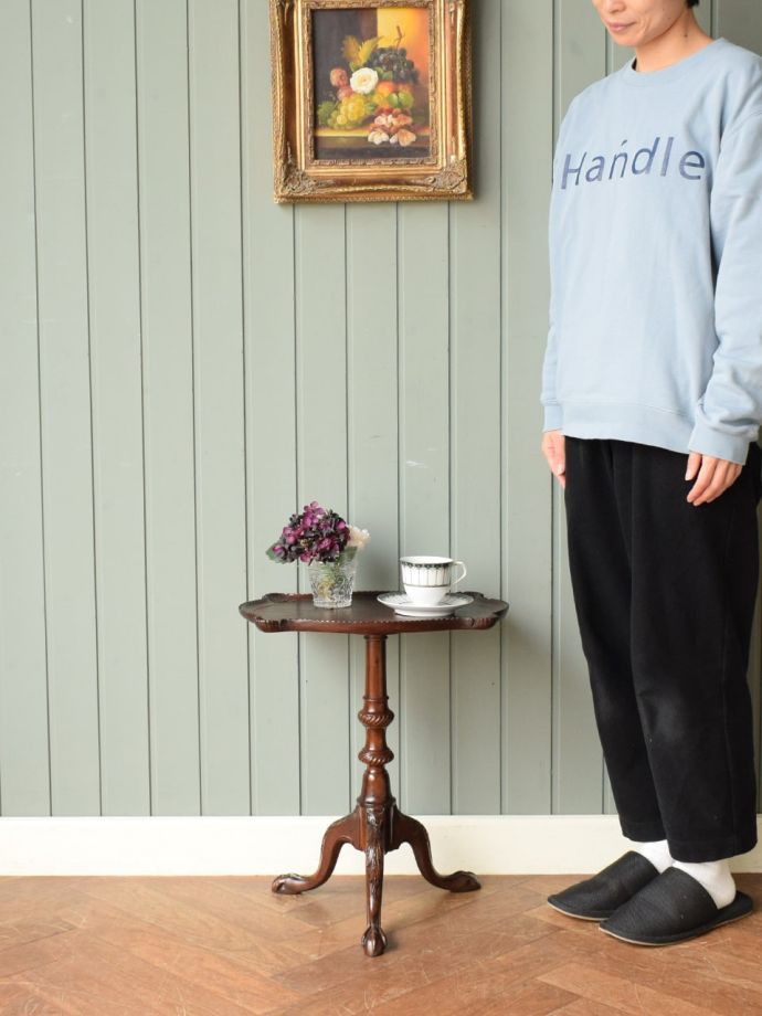 アンティークのオケージョナルテーブル