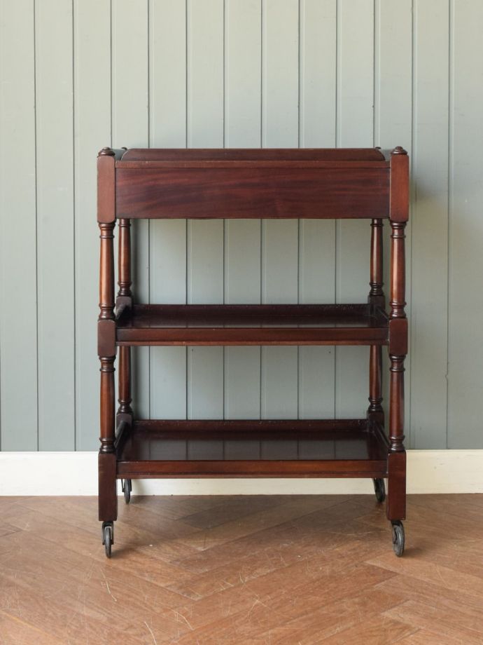 アンティークワゴンの後ろ姿