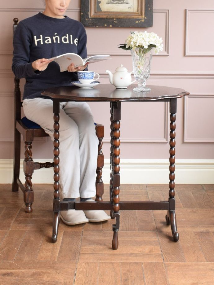 折り畳み式のホールディングテーブル