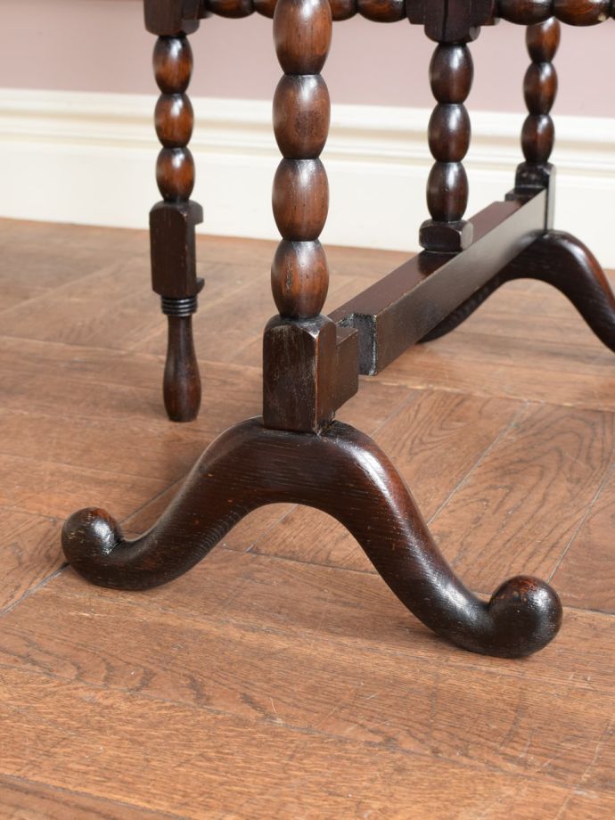 アンティークテーブルの脚