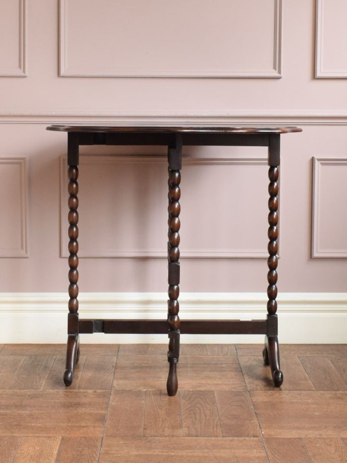 ボビンレッグがおしゃれなフォールディングテーブル、イギリスから届い