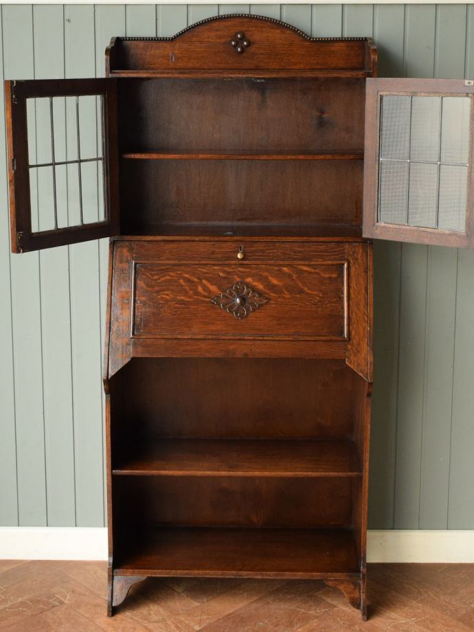 アンティークビューローの扉の中