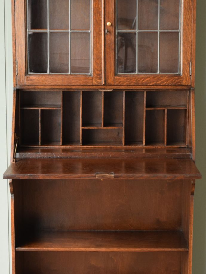 アンティークビューローの中