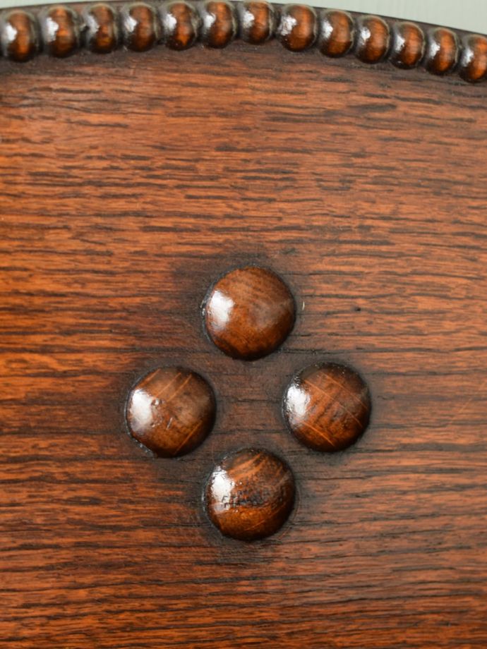 アンティーク家具の装飾