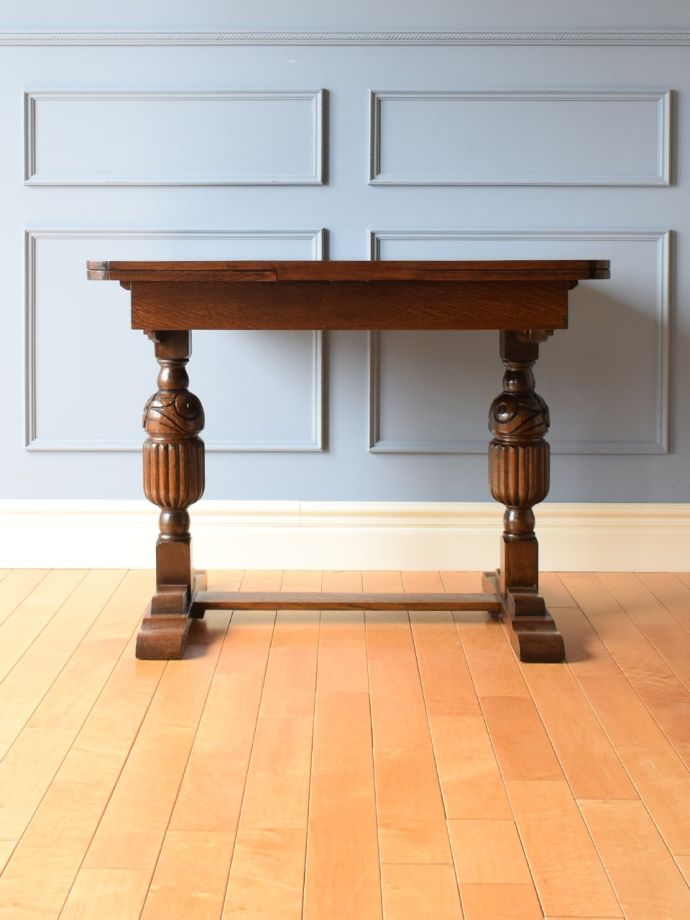 伸長式テーブルの側面