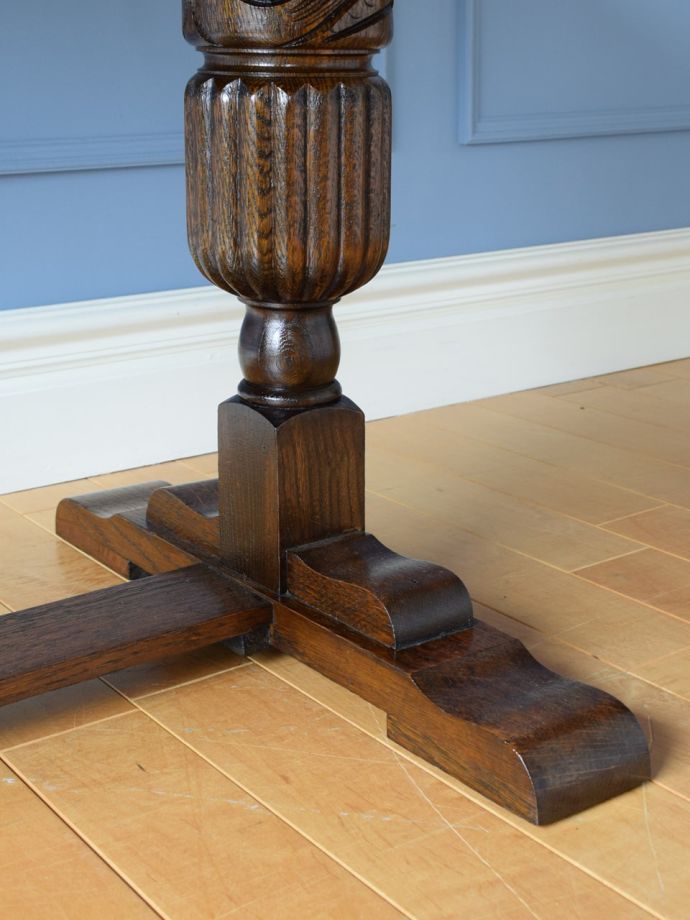 アンティークテーブルの脚