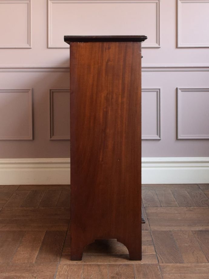 オープンシェルフの側面