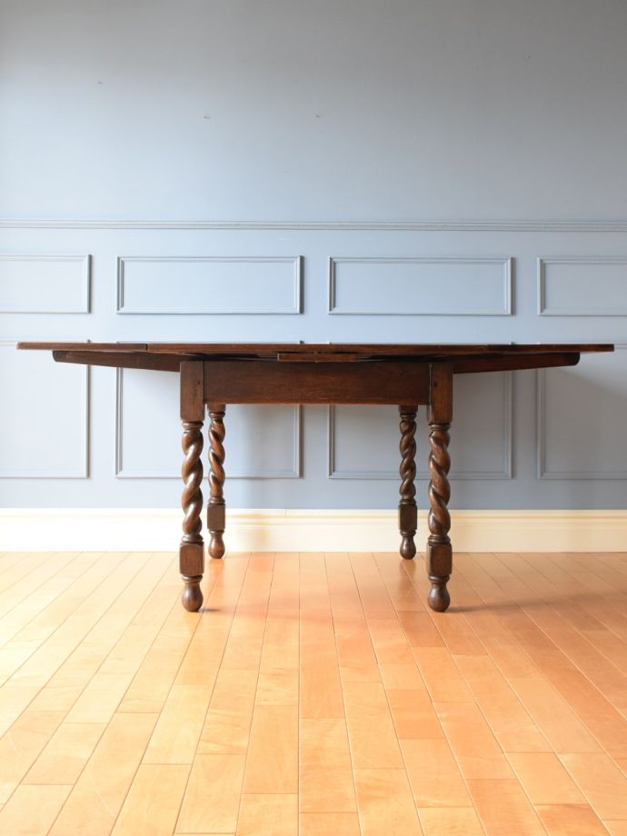 便利なドローリーフテーブル