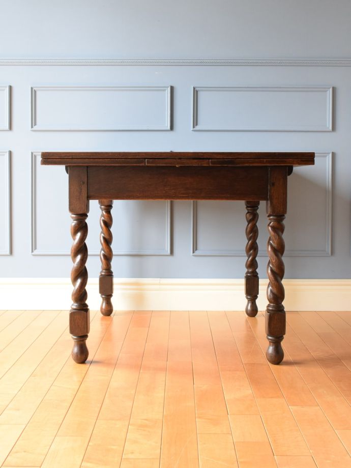 伸長式テーブルの側面