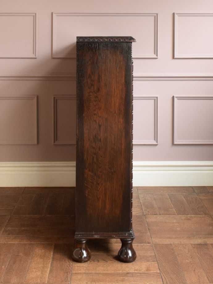 キャビネットの側面